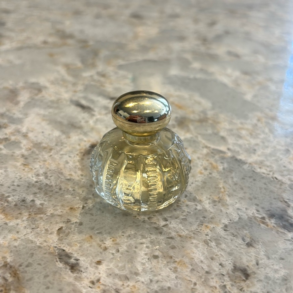 Avon vintage 1991 Lahana Very Merry Splash cologne.